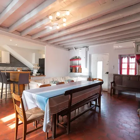 La Maison Du Soleil Avec Jacuzzi 6p Holiday home