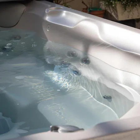Holiday home La Maison Du Soleil Avec Jacuzzi 6p Oloron-Sainte-Marie