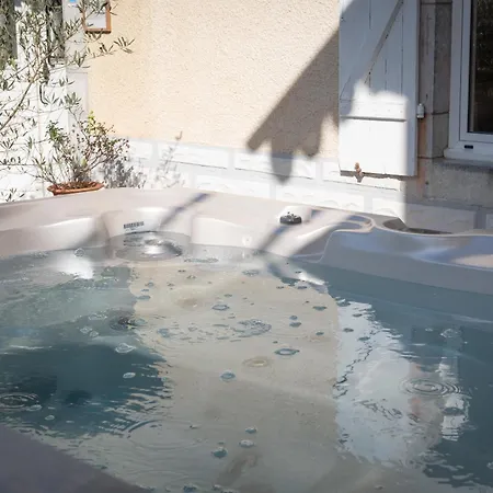 La Maison Du Soleil Avec Jacuzzi 6p Holiday home *