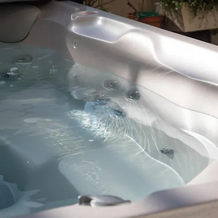 La Maison Du Soleil Avec Jacuzzi 6p Oloron-Sainte-Marie