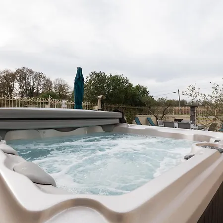 La Maison Du Soleil Avec Jacuzzi 6p Feriehus *